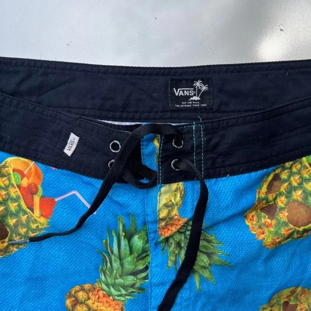 Vans pineapple boar shorts